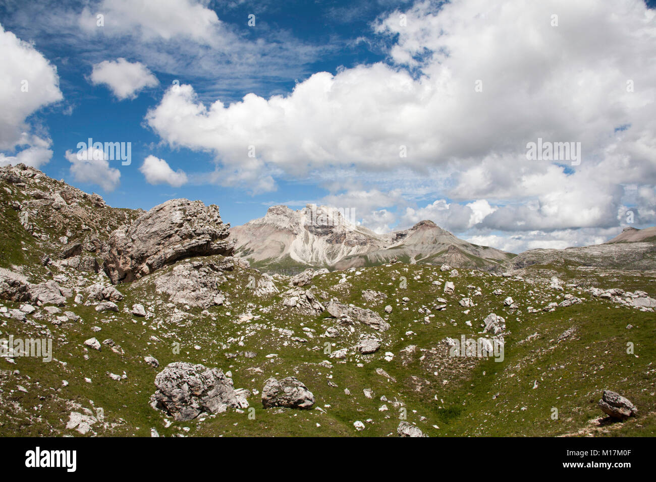 Blick über den Parco Naturale Puez Geisler zum Piz Duleda und Gruppo Del Odle und Gruppo Puez aus der Nähe von Forc de Crespeina die Dolomiten bei Gröden Stockfoto