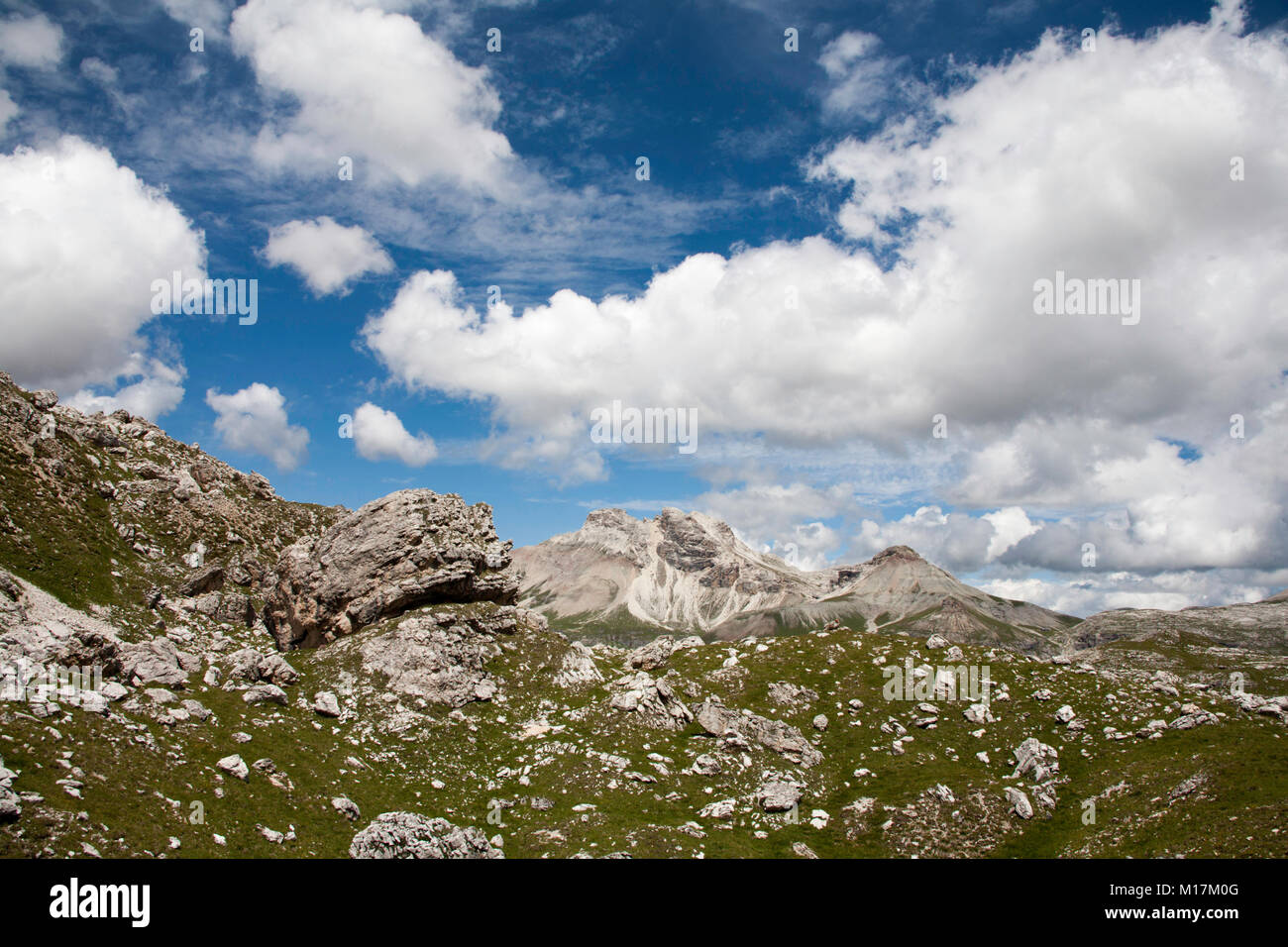 Blick über den Parco Naturale Puez Geisler zum Piz Duleda und Gruppo Del Odle und Gruppo Puez aus der Nähe von Forc de Crespeina die Dolomiten bei Gröden Stockfoto