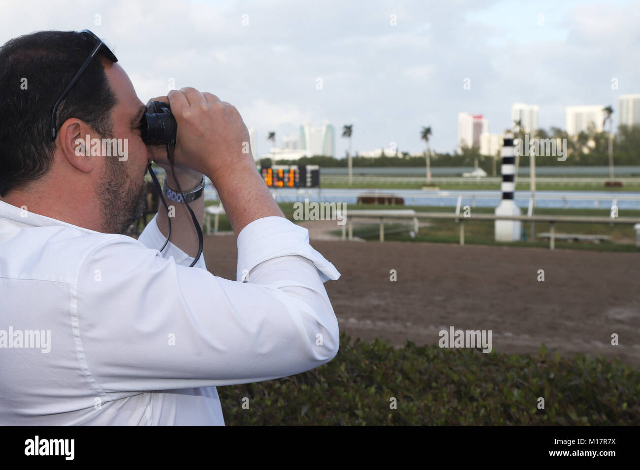 HALLANDALE, FL - Januar 27: Wetten Lieblings Gun Runner #10, geritten von Florent Geroux, und durch Winchell Thoroughbreds LLC und Three Chimneys Farm im Besitz und unter der Leitung von Steve Asmussen ausgebildet gewinnt die $ 16 Mio. Pegasus Wm Einladungs, den Reichsten Vollblüter Pferderennen bei Gulfstream Park am Januar 27, 2018 in Hallandale, Florida Personen: Atmosphäre Stockfoto