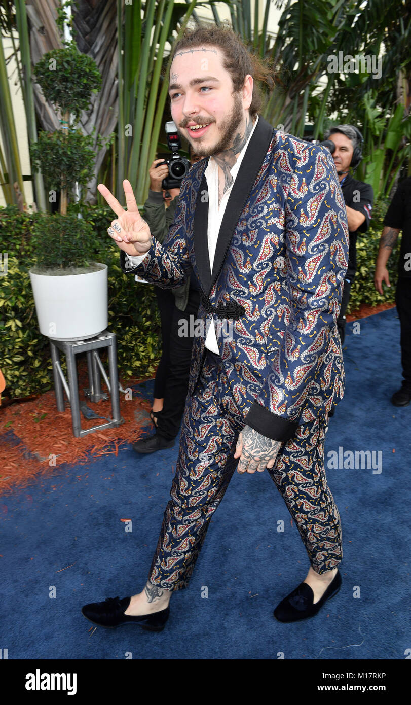 HALLANDALE, FL - Januar 27: Post Malone Spaziergänge die Liv blauen Teppich an die $ 16 Mio. Pegasus Wm Einladungs, den Reichsten Vollblüter Pferderennen bei Gulfstream Park am Januar 27, 2018 in Hallandale, Florida Personen: Post Malone*** NEW YORK TÄNDELT OUT**** Stockfoto