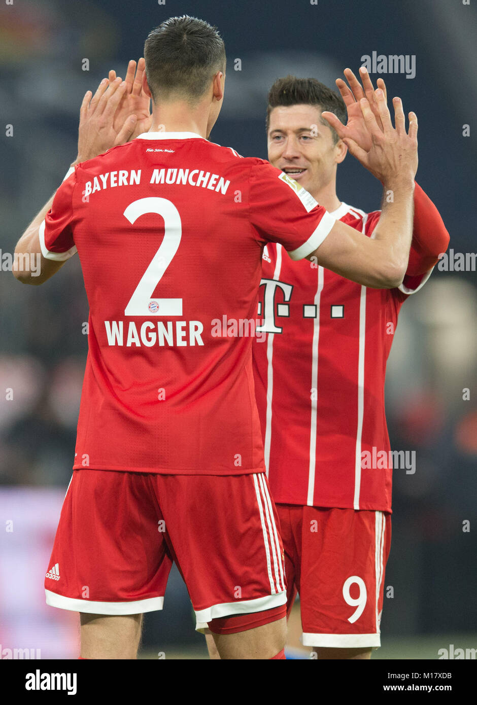 Muenchen Deutschland 27 Jan 2018 Sandro Wagner Fc Bayern Bejubelt Sein Tor Zum 5 2 Mit Robert Lewandowski Fc Bayern R Ges Fussball 1 Bundesliga Fc Bayern Munchen Tsg 1899 Hoffenheim 27 01 2018 Fussball 1 Liga Fc