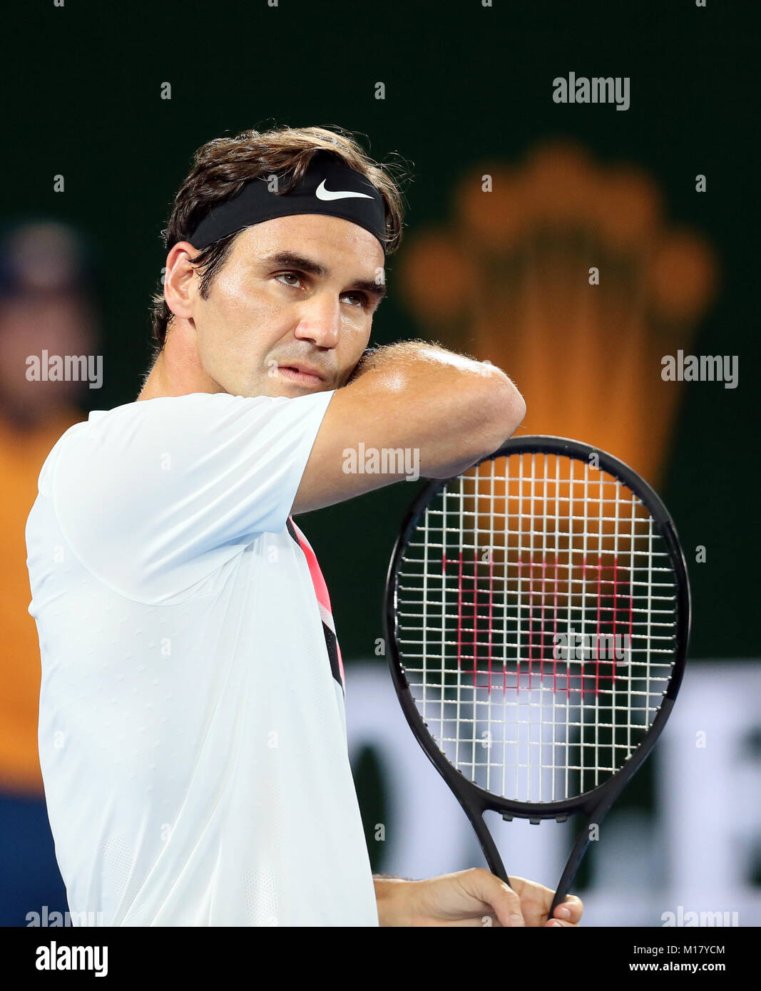 Melbourne, Australien. 28 Jan, 2018. Der Schweizer Roger Federer reagiert während der Männer singles Finale gegen Kroatien Marin Cilic der Australian Open 2018 in Melbourne, Australien, Jan. 28, 2018. Credit: Li Peng-/Xinhua/Alamy leben Nachrichten Stockfoto