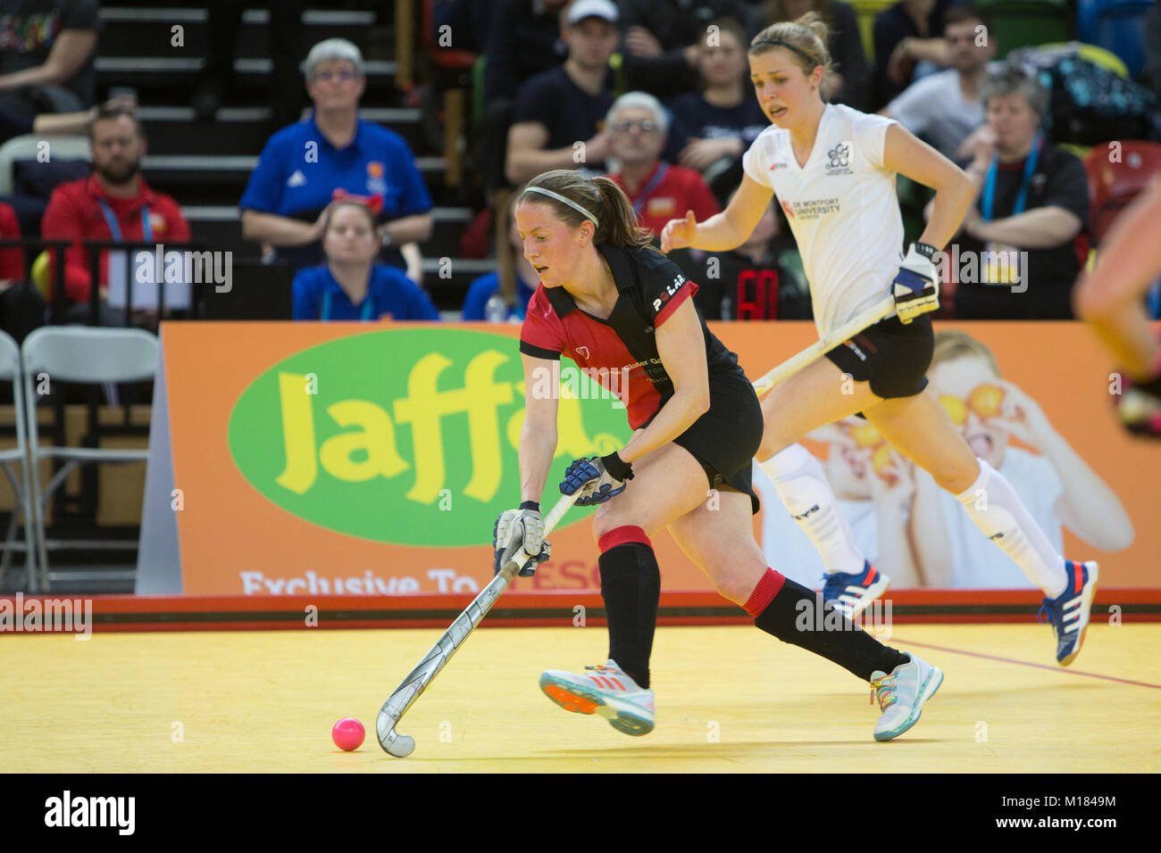 Women's Jaffa Super 6s Finale der Kupfer, Arena. Frauen Finale: bowdon 2 Leicester 1. Stockfoto