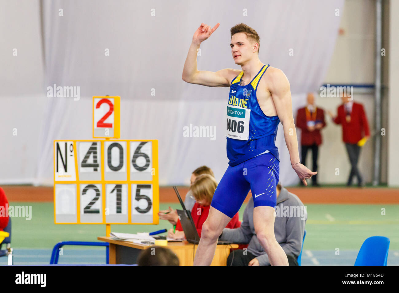 Kharkov, Ukraine - Januar 28, 2018: vadym Krawtschuk gewinnt im Hochsprung Wettbewerb auf Ukrainischen indoor Leichtathletik Team Meisterschaft 2018 mit Ergebnis 2,15 m Stockfoto