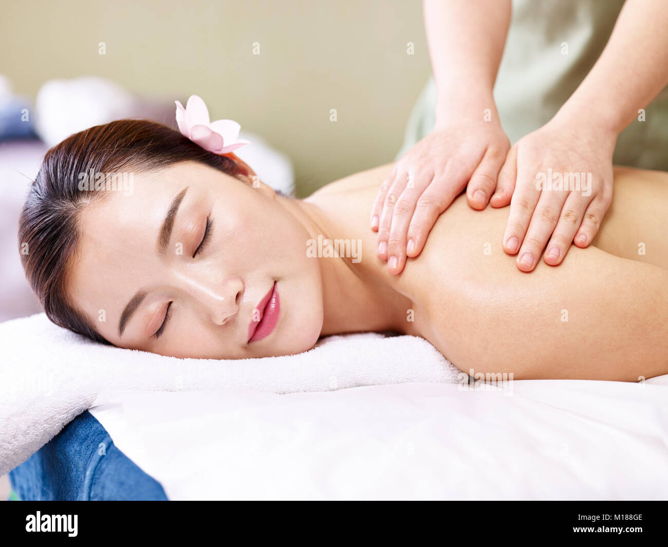japanis gir massage