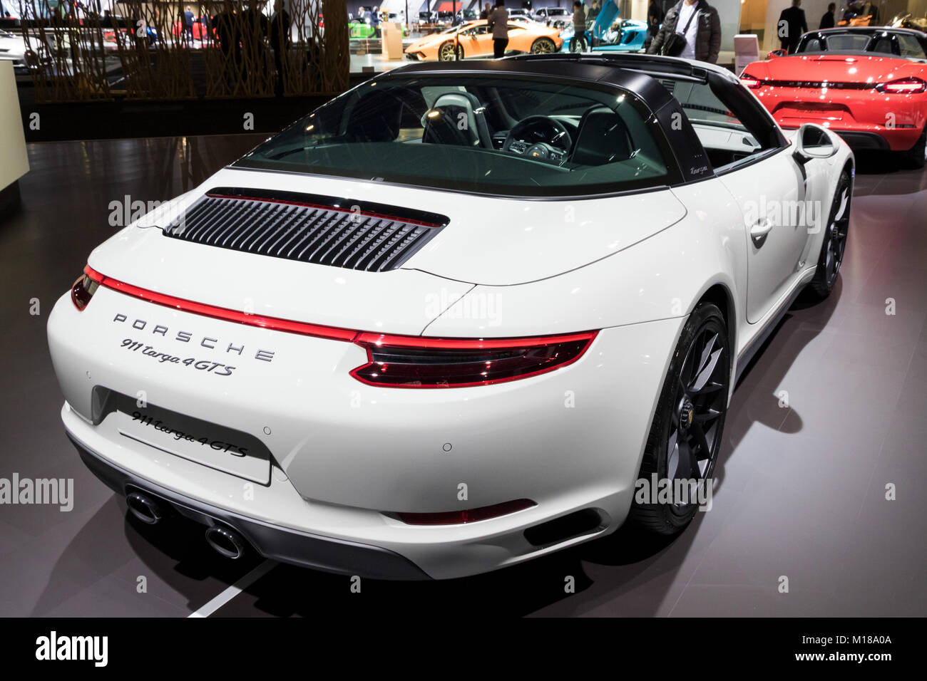 Brüssel - Jan 10, 2018: Porsche 911 Targa 4 GTS Sportwagen auf dem  Automobil-Salon in Brüssel gezeigt Stockfotografie - Alamy