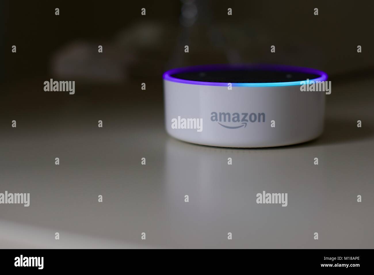Amazon Echo Dot (2. Generation) Stockfoto