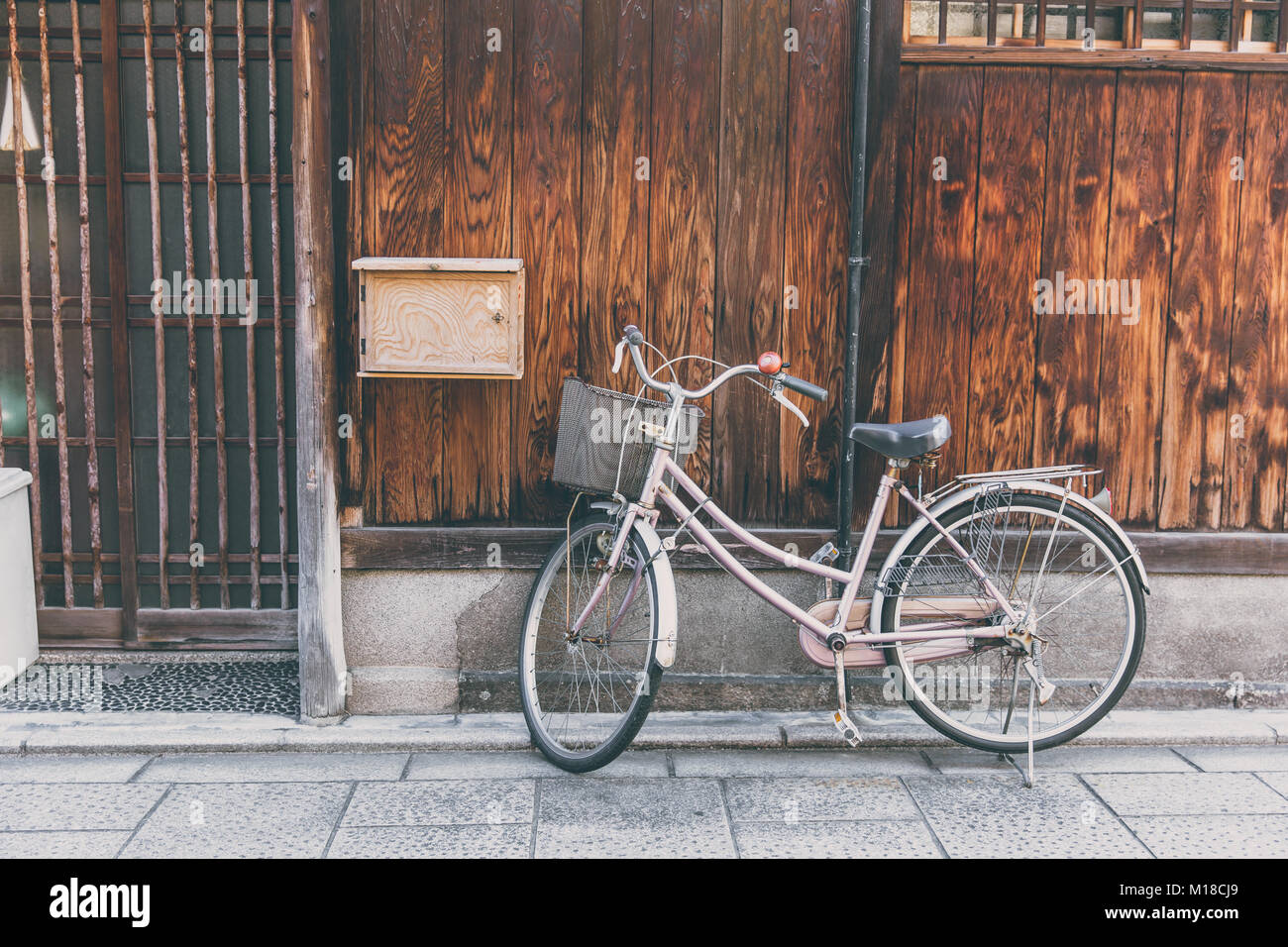 Retro Fahrrad parken in Japan vintage Farbe Ton Stockfoto