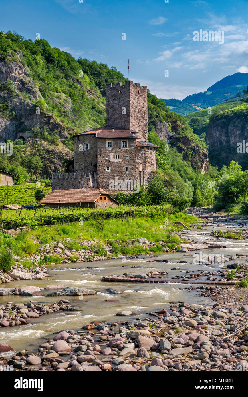 Ried Schloss (Schloss Ried, Castel Novale), Tafferbach Fluss, Sarntal, Sarntaler Alpen, in der Nähe von Bozen, Südtirol, Italien Stockfoto