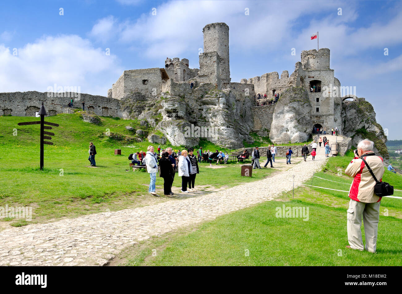 Die Ruinen der mittelalterlichen Burg in Ogrodzieniec Podzamcze Dorf, Teil der Trail von Nestern der Adler, Polnische Jurassic Highland, Kleinpolen voivodes Stockfoto