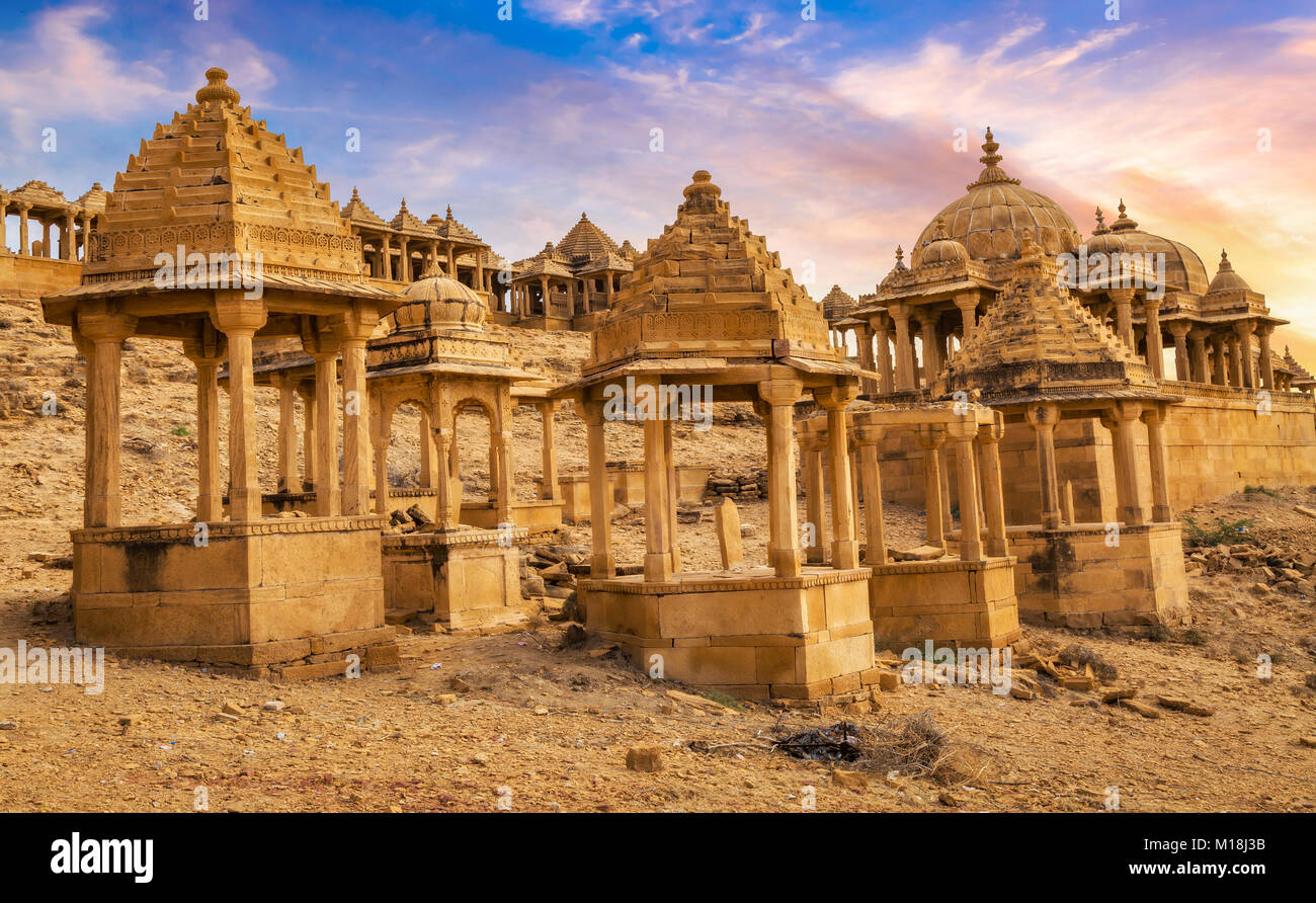 Historischen royal kenotaphe als Chhatris in Bada Bagh Jaisalmer Rajasthan bekannt. Stockfoto