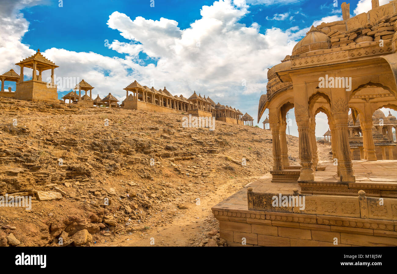 Historischen royal kenotaphe als Chhatris in Bada Bagh Jaisalmer Rajasthan bekannt. Stockfoto