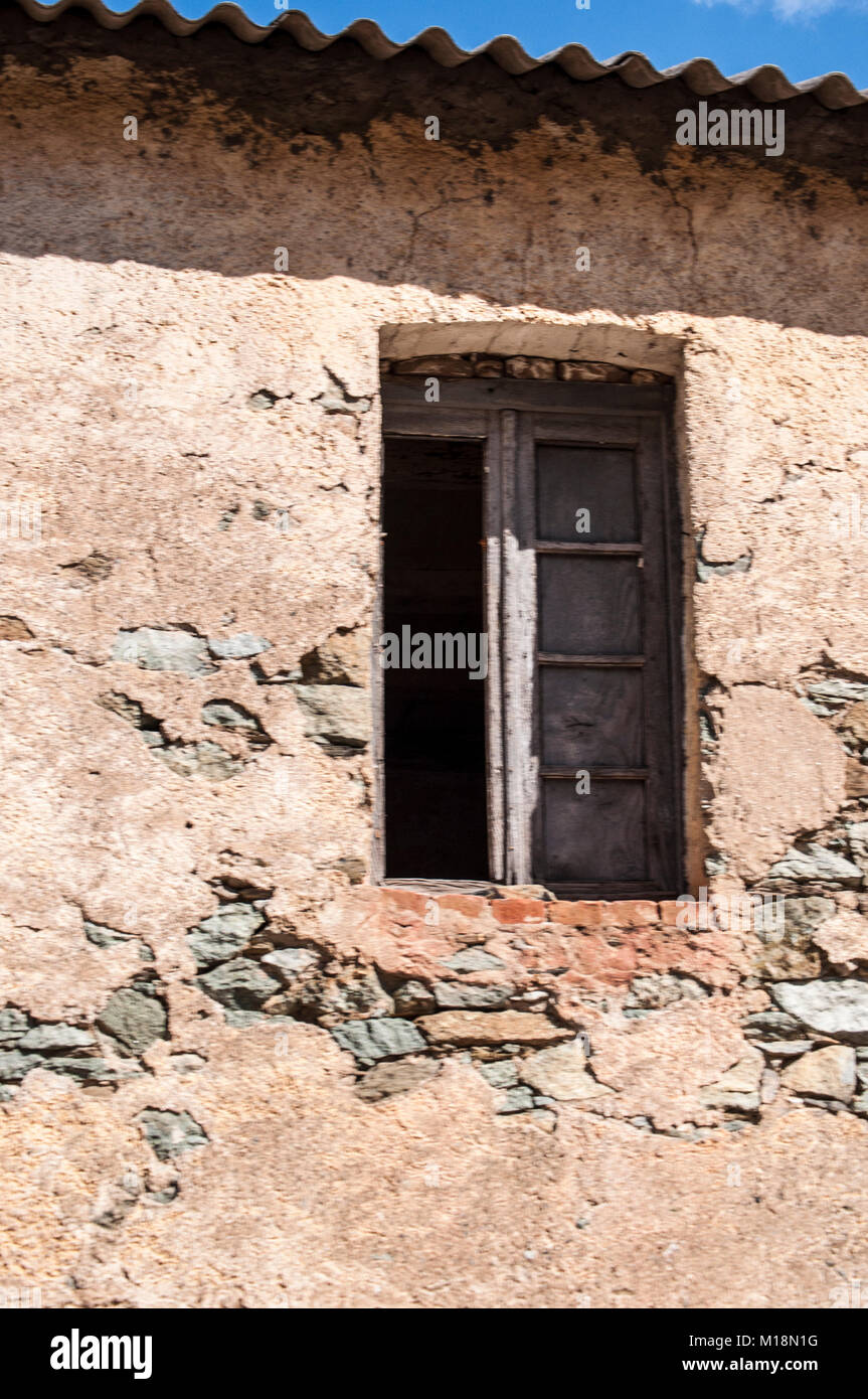 Korsika: Architektur, Details eines alten und unbewohnten Haus Stockfoto