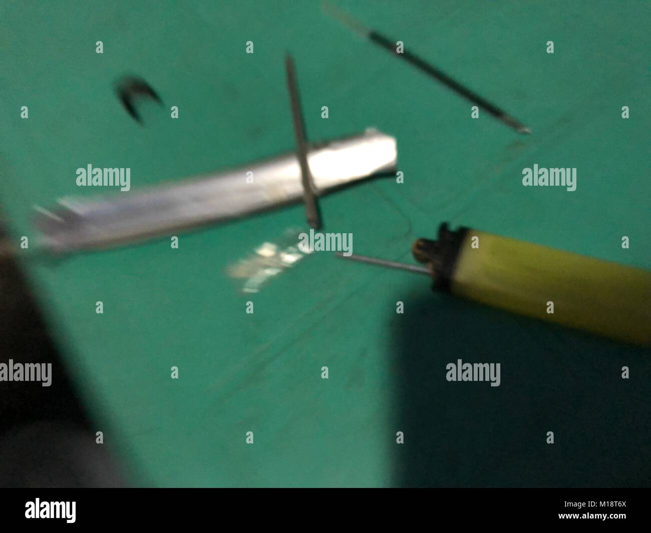 Quezon City, Philippinen. 25 Jan, 2018. Trotz der intensiven Kampagne der Regierung gegen die illegale Drogen, eine Überwachung Foto aus den Elendsvierteln von Quezon City, deuten darauf hin, dass "-users' weiter ihre Laster. Credit: Sherbien Dacalanio/Pacific Press/Alamy leben Nachrichten Stockfoto