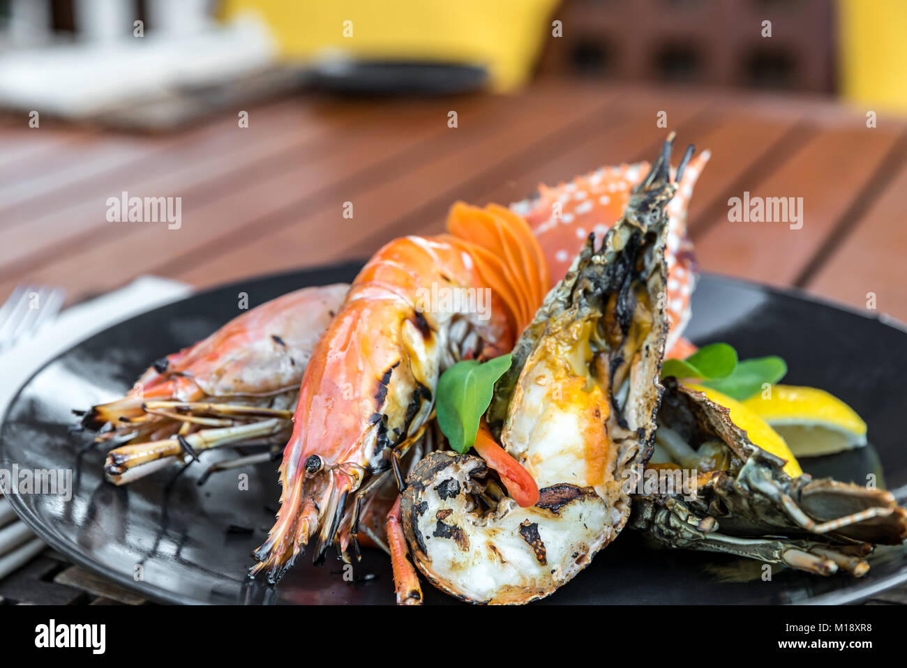 Meeresfruchte Platte Kostliche Gegrillte Garnelen Hummer Und Rote Krabbe Stockfotografie Alamy