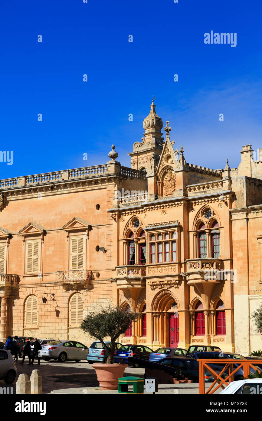 Casa Gourgion neo-gotischen Architektur in St Paul's Square, Mdina, Malta Stockfoto