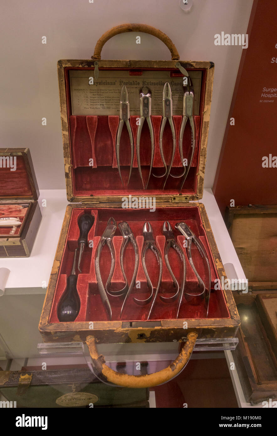 Frühe zahnmedizinische Kit (1874) durch die US-Armee im Nationalen Museum für Gesundheit und Medizin, Silver Spring, MD, USA verwendet. Stockfoto