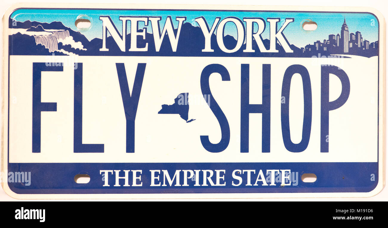 New York Eitelkeit Nummernschild Werbung "Fly Shop" - eine Fliege Fischen Shop in den Adirondack Mountains. Stockfoto