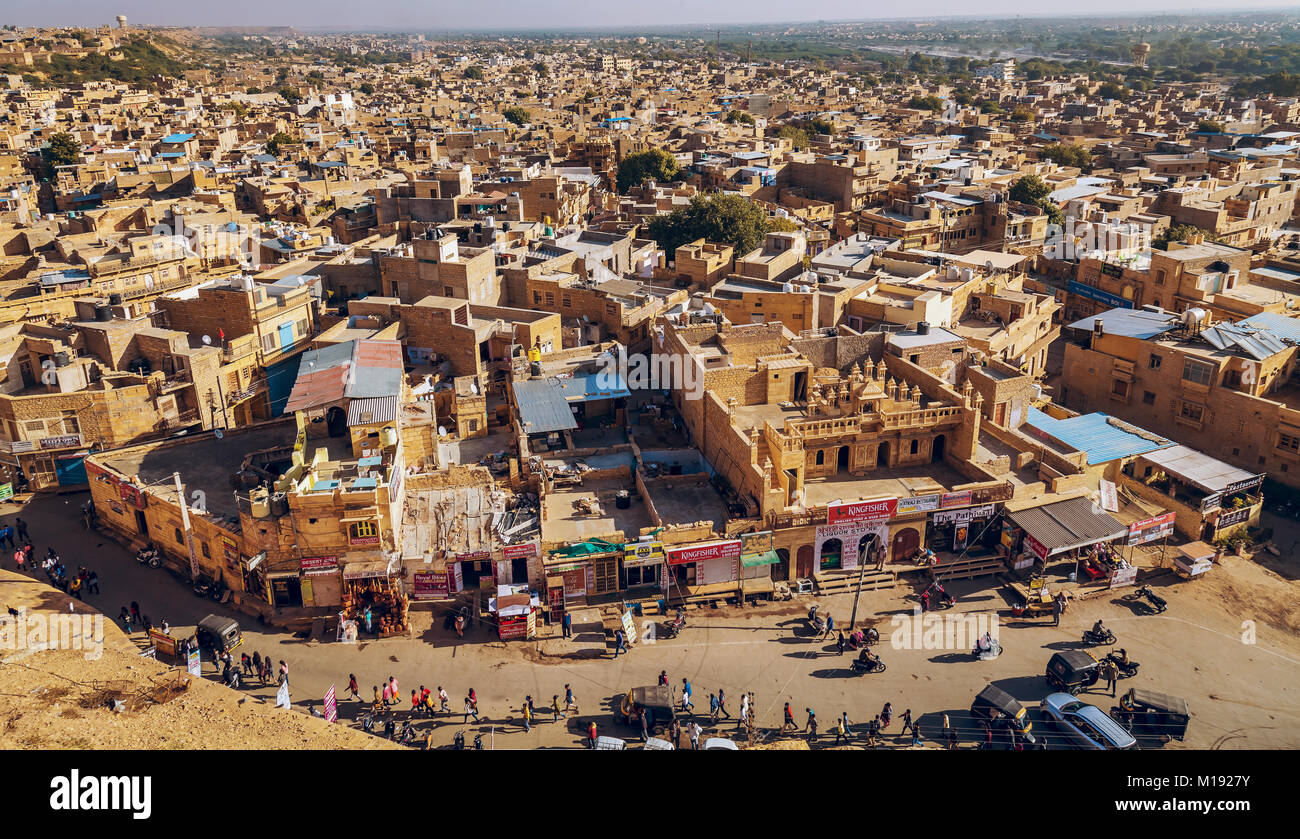 Panoramablick Luftaufnahme der indischen Stadt Jaisalmer Rajasthan wie von Jaisalmer Fort gesehen. Stockfoto