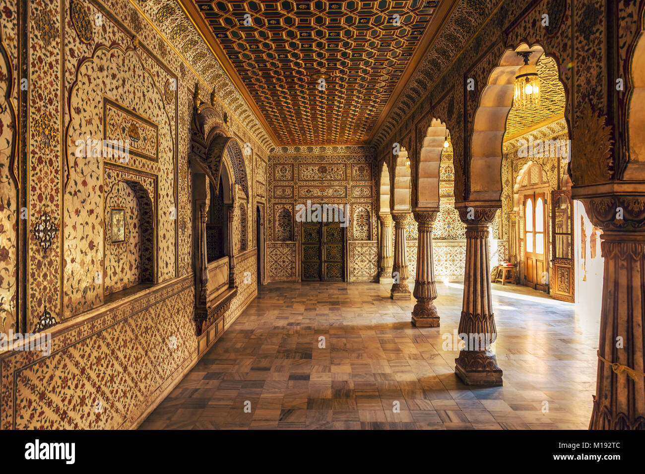 Junagarh Fort Bikaner Rajasthan Royal Palace Innenarchitektur details mit gold Dekoration Artwork. Stockfoto