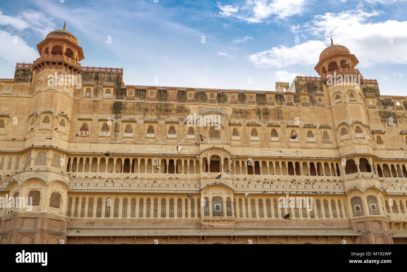 Junagarh Fort Bikaner Rajasthan mit weißem Marmor Architektur. Eine historische indische Fort mit Königspalast im Jahr 1478 gebaut Stockfoto