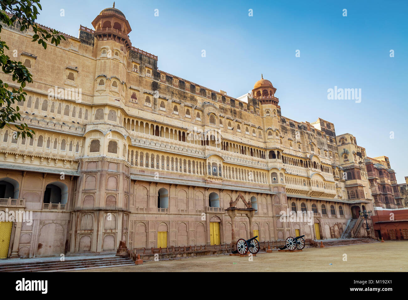 Junagarh Fort Bikaner Rajasthan mit weißem Marmor Architektur. Eine historische indische Fort mit Königspalast im Jahr 1478 gebaut Stockfoto