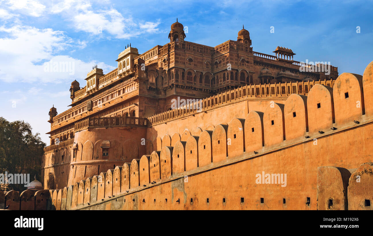 Junagarh Fort Bikaner in Rajasthan. Historische Indische fort und Royal Palast gebaut im Jahr 1478. Ein beliebtes Touristenziel mit aufwändigem Artwork Stockfoto