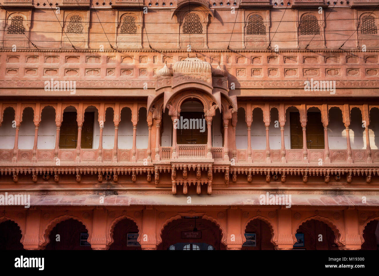 Junagarh Fort Bikaner Rajasthan mit rotem Sandstein und weißem Marmor Architektur. Eine historische indische Fort mit Königspalast im Jahr 1478 gebaut Stockfoto