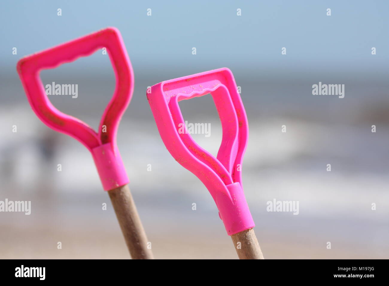 Kinder- Spaten von einem britischen Sommer in Gorleston-on-Sea Strand, Norfolk, Großbritannien. Stockfoto