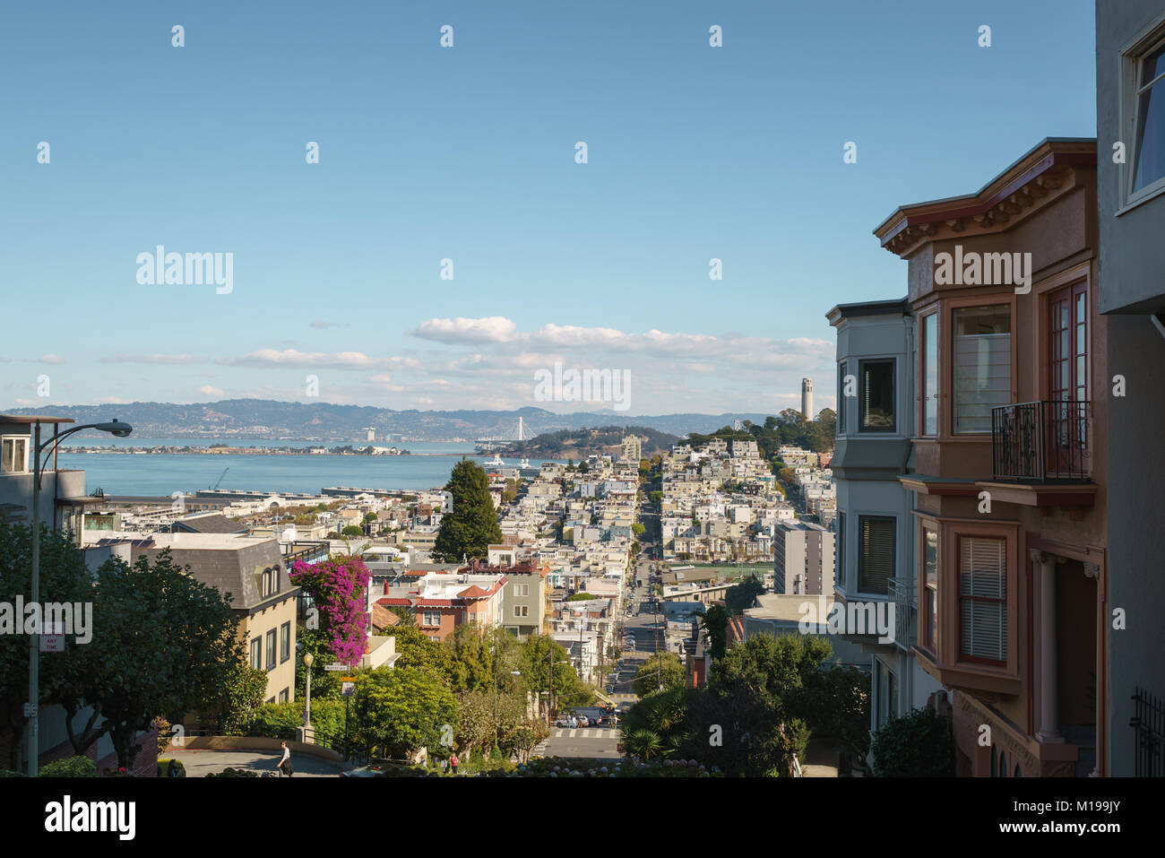 SAN FRANCISCO, USA - ca. November 2017: Blick auf San Francisco von der berühmten Lombard Street im November Tag Stockfoto