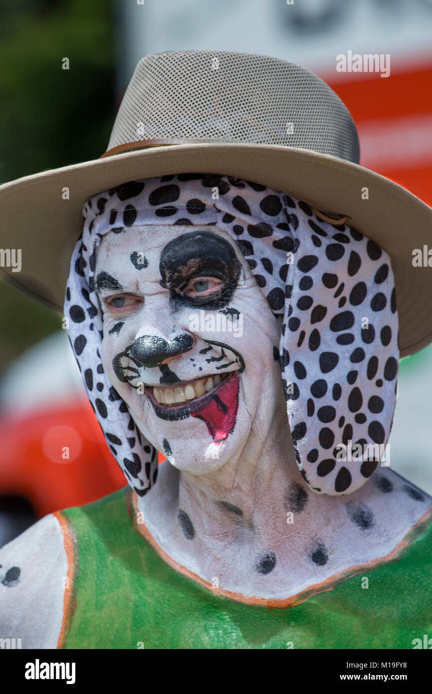 Usa, Washington, Seattle, Mann, Hund, Kostüm, Fremont Solstice Fair Stockfoto