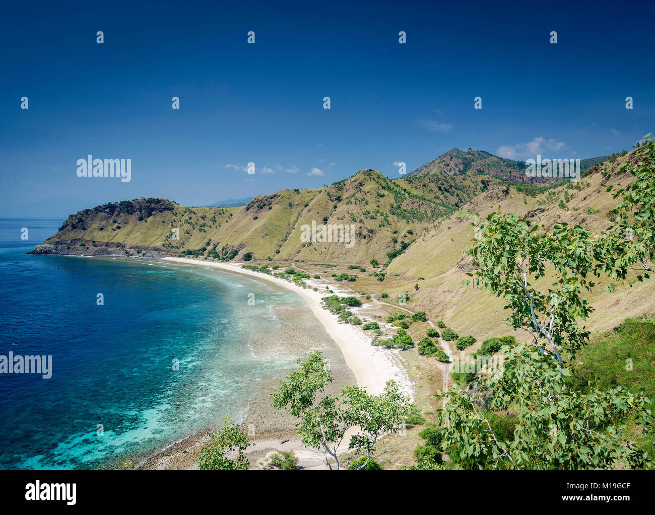 Küste und Strand in der Nähe von Dili in Ost Timor Leste von Cristo Rei Hill Monument Stockfoto