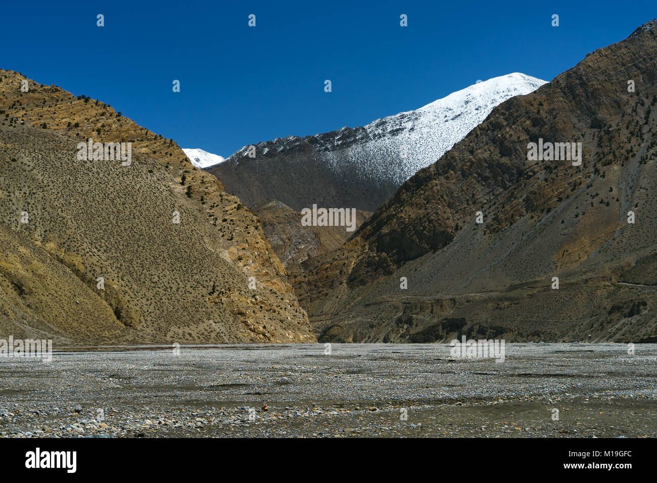 Trockene Flussbett des Kali Gandaki in der Nähe von Jomsom, Mustang, Nepal. Stockfoto