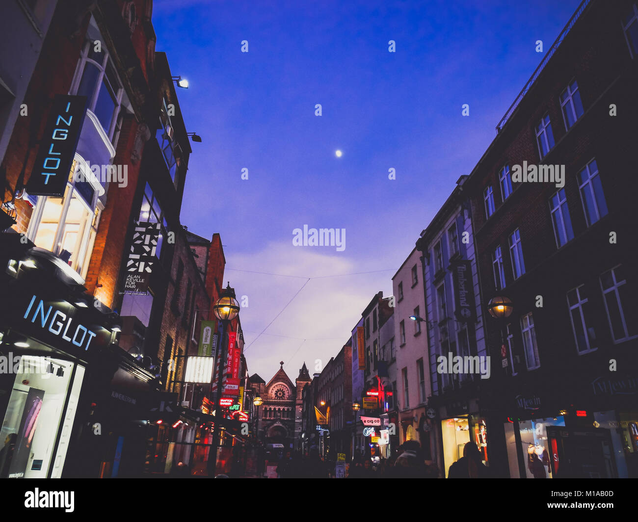 DUBLIN, Irland - 27. Januar, 2018: Anne Lane im Stadtzentrum von Dublin in der Dämmerung mit Kneipen, Geschäfte und Restaurants. Stockfoto