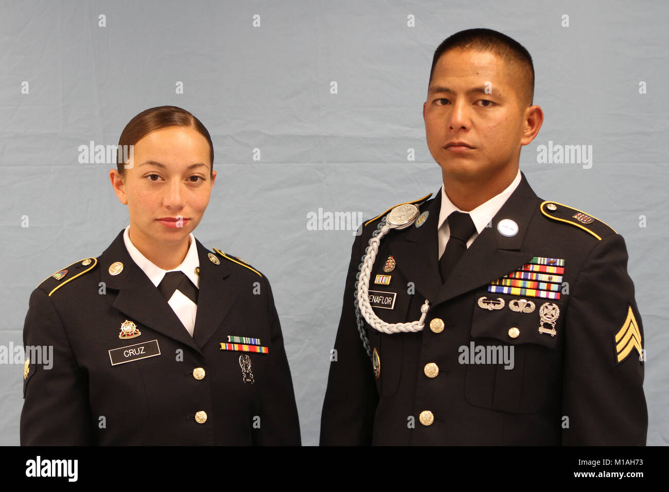 Vom Guam Army National Guard: Spc. Nicole D. Cruz, Links, und Sgt. Jakob Penaflor. Wettbewerber im Jahr 2017 Army National Guard Region 7 am besten Krieger Wettbewerb kann 15-19 auf Lager San Luis Obispo, Kalifornien. Stockfoto