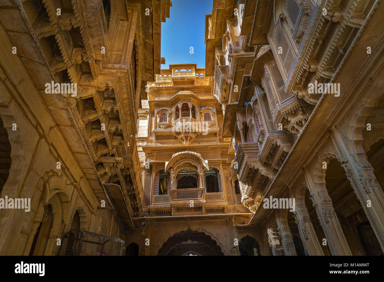 Rajasthan heritage Building - Patwon ki Haveli. Eine schön gestaltete königliche Residenzschloss Gebäude in Jaisalmer, Rajasthan. Stockfoto