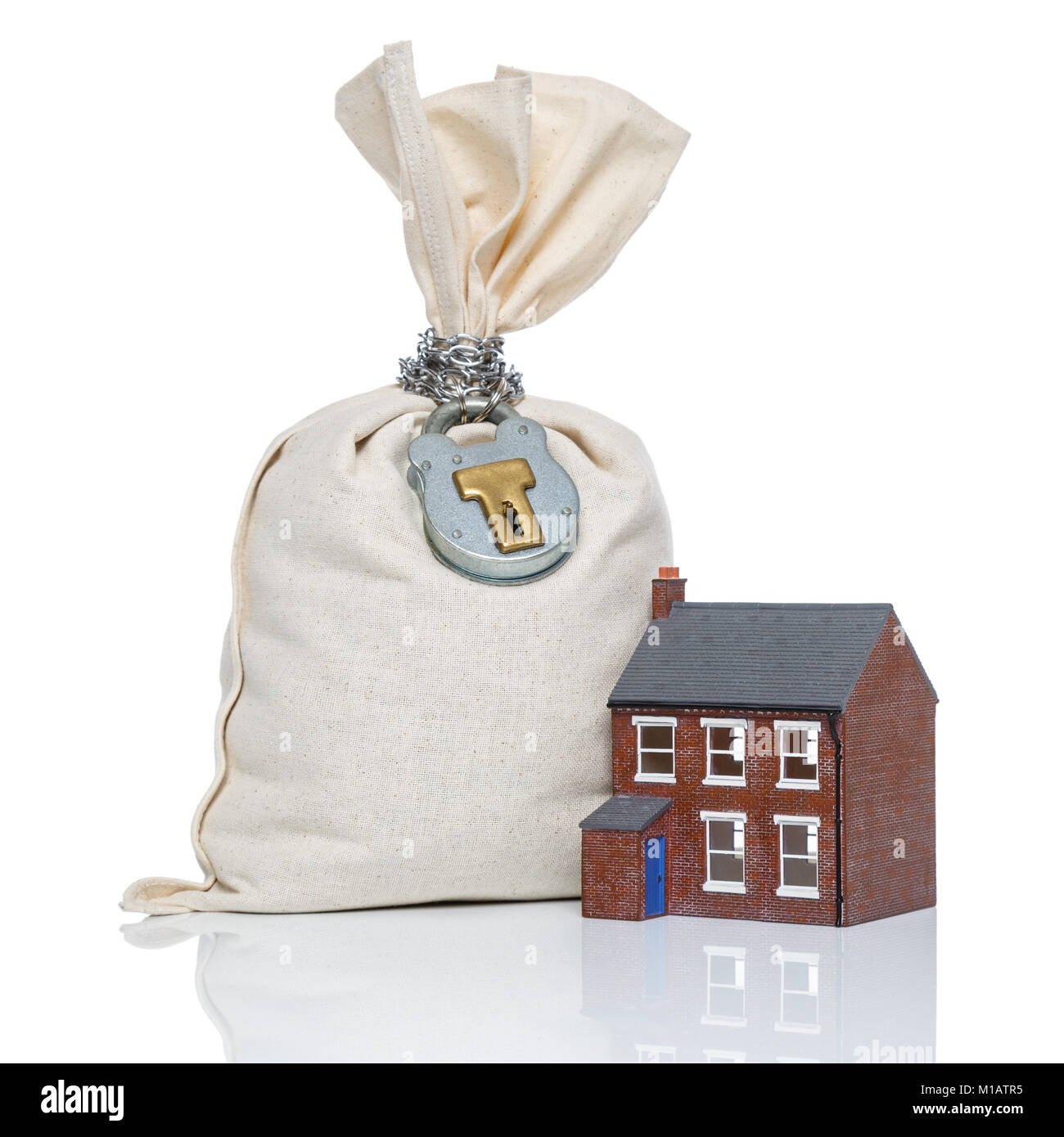 Konzept Bild über Haus Kauf, Versicherung und Finanzen in der man eine Hypothek beteiligt sind, auf einem weißen Hintergrund. Stockfoto