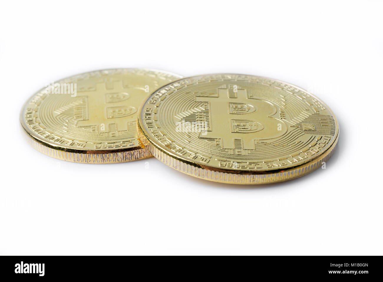 Zwei bitcoins - Gold und Silber auf weißem Hintergrund. moderne monetäre Einheit. Stockfoto