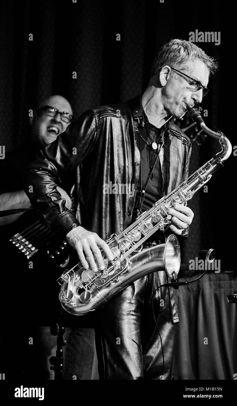 Snake Davis und Simon Goulding - Sax und Bass Alle Rechte vorbehalten Stockfoto