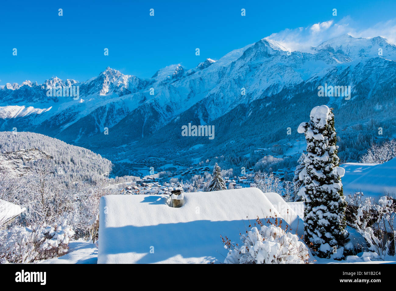 Panorama von Chamonix Tal im Winter von Les Houches, Frankreich Stockfoto