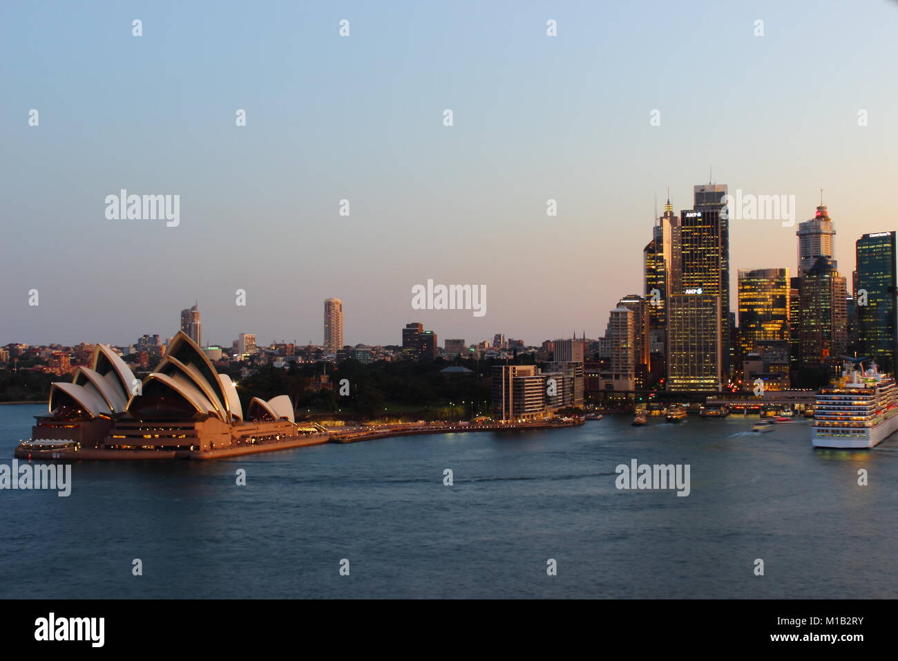 Sydney Harbour bei Sonnenuntergang Stockfoto