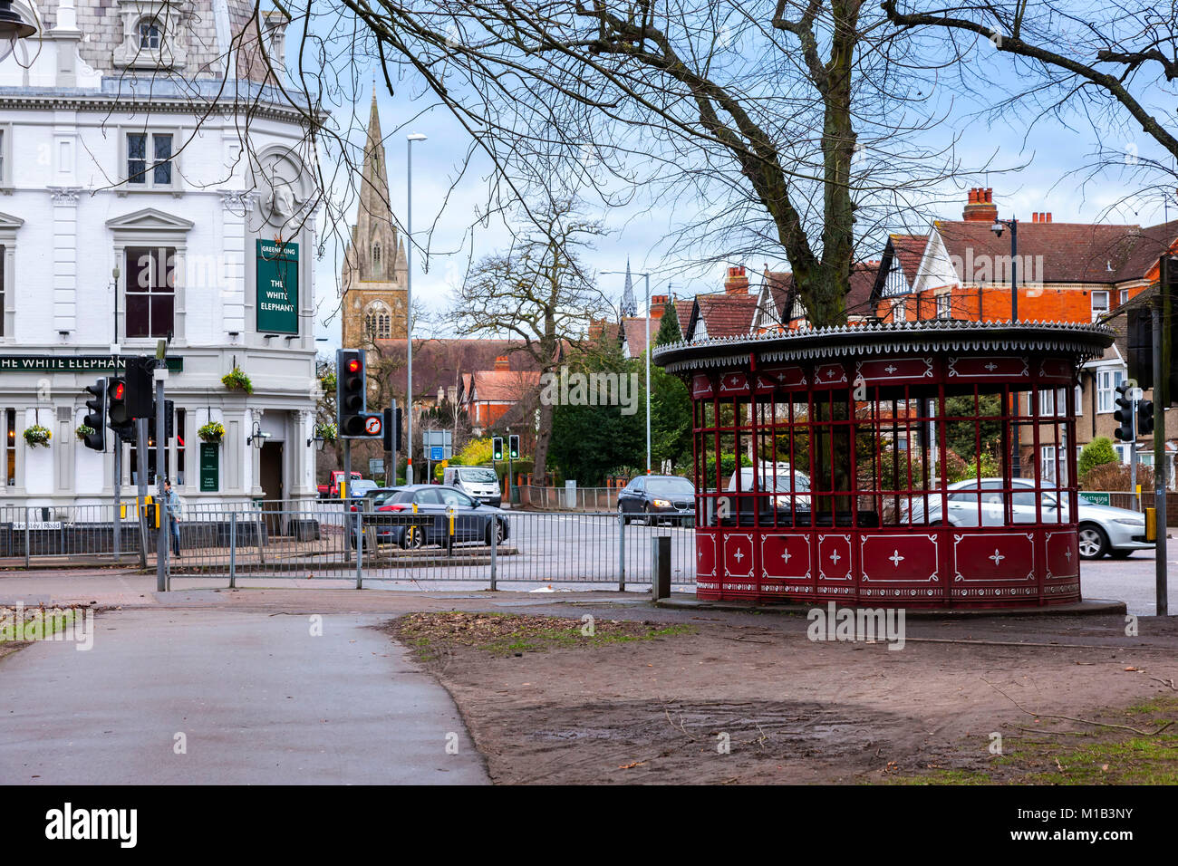 Das White Elephant öffentlichen Haus an der Ecke von Kingsley Road und Kettering Straße, Northampton. Stockfoto