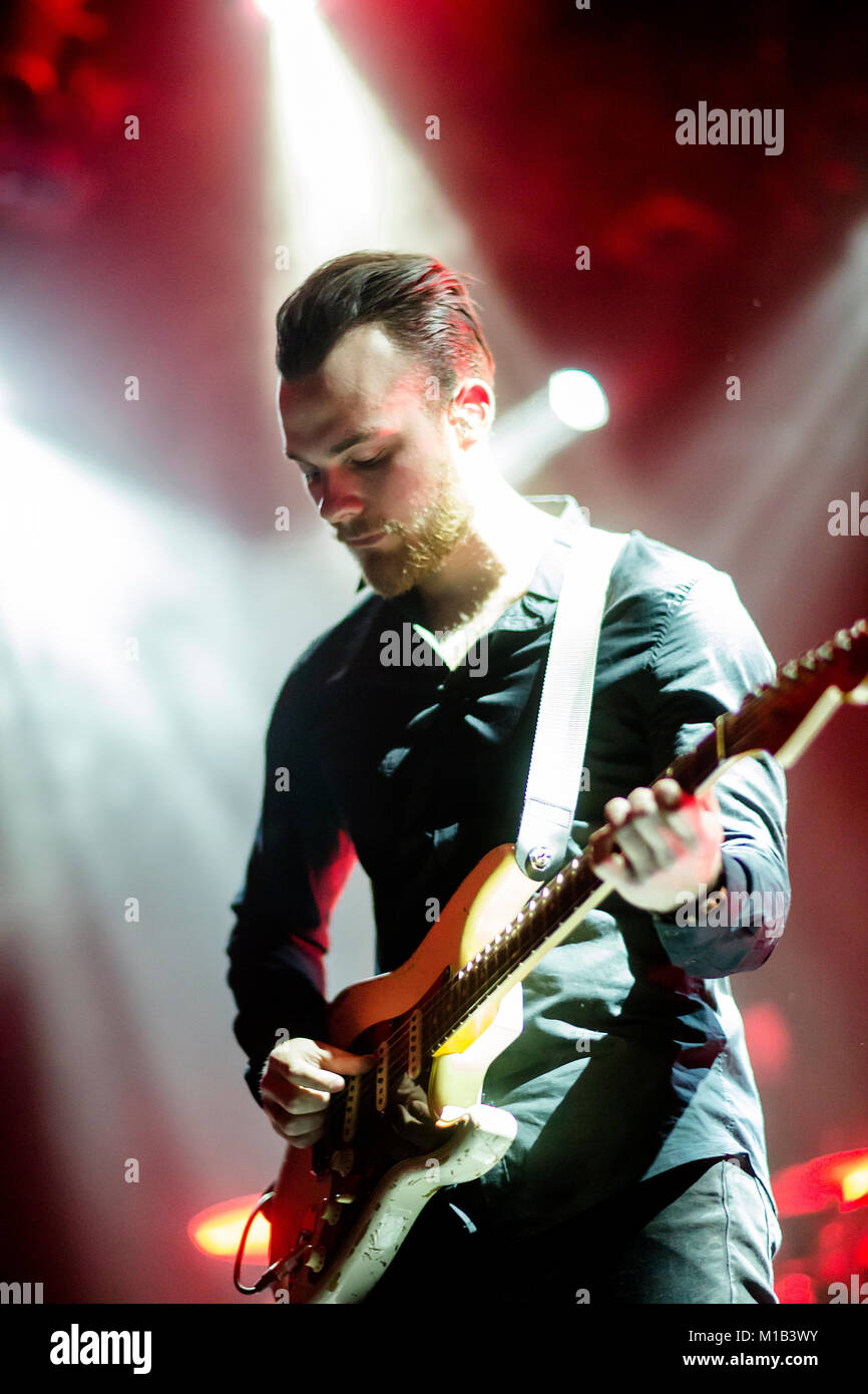 Isländischer Musiker, Sänger und Songwriter Ásgeir Trausti führt ein Live Konzert an der USF Verftet in Bergen. Norwegen, 04.12.2014. Stockfoto