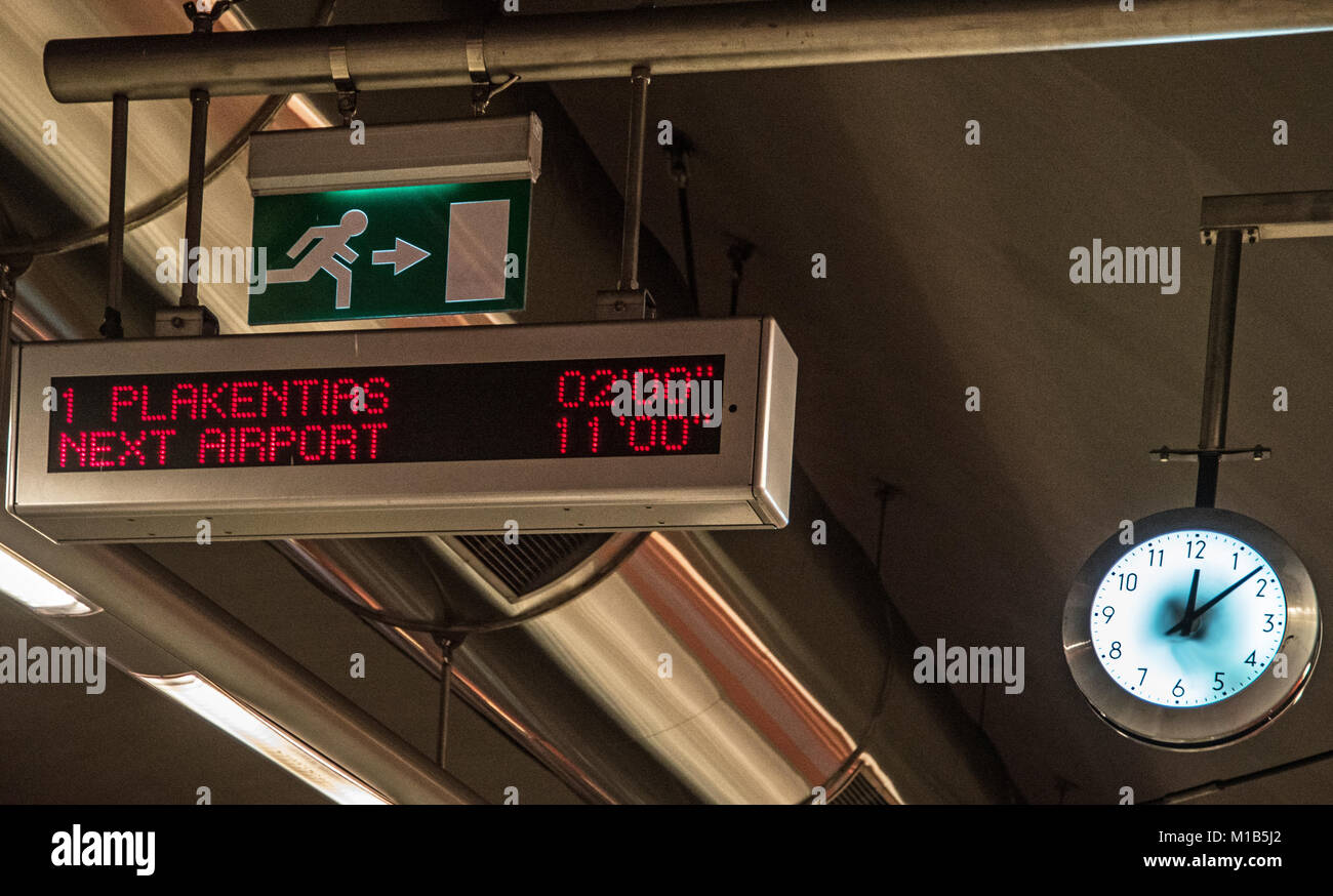 Zeichen für Flughafen in Athen Griechenland u Stockfoto
