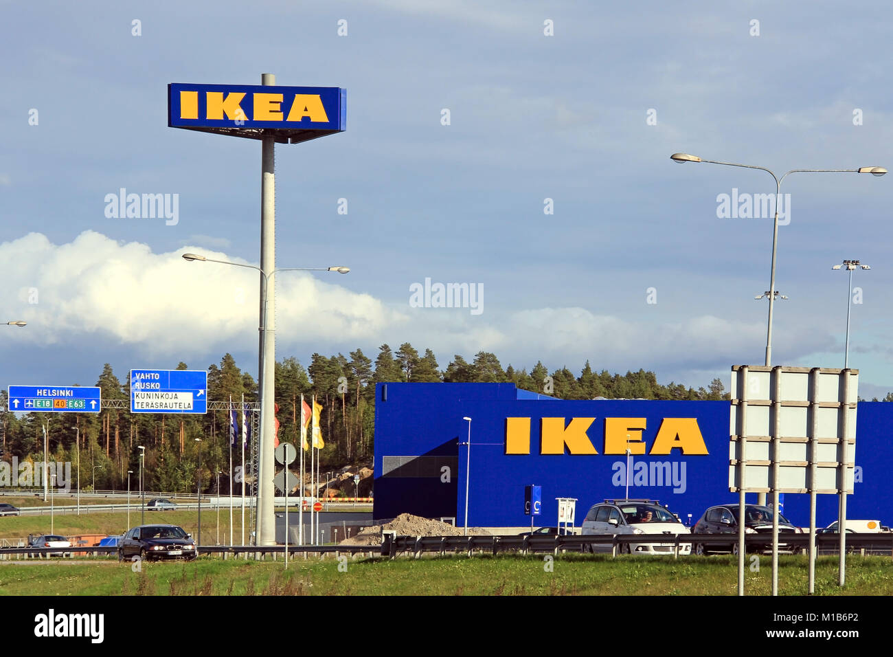 Turku, Finnland - 21 September: IKEA Raisio Store auf der Autobahn 40 Am 21. September 2013 in Turku, Finnland. IKEA ist die Weltgrößte Möbel retaile Stockfoto