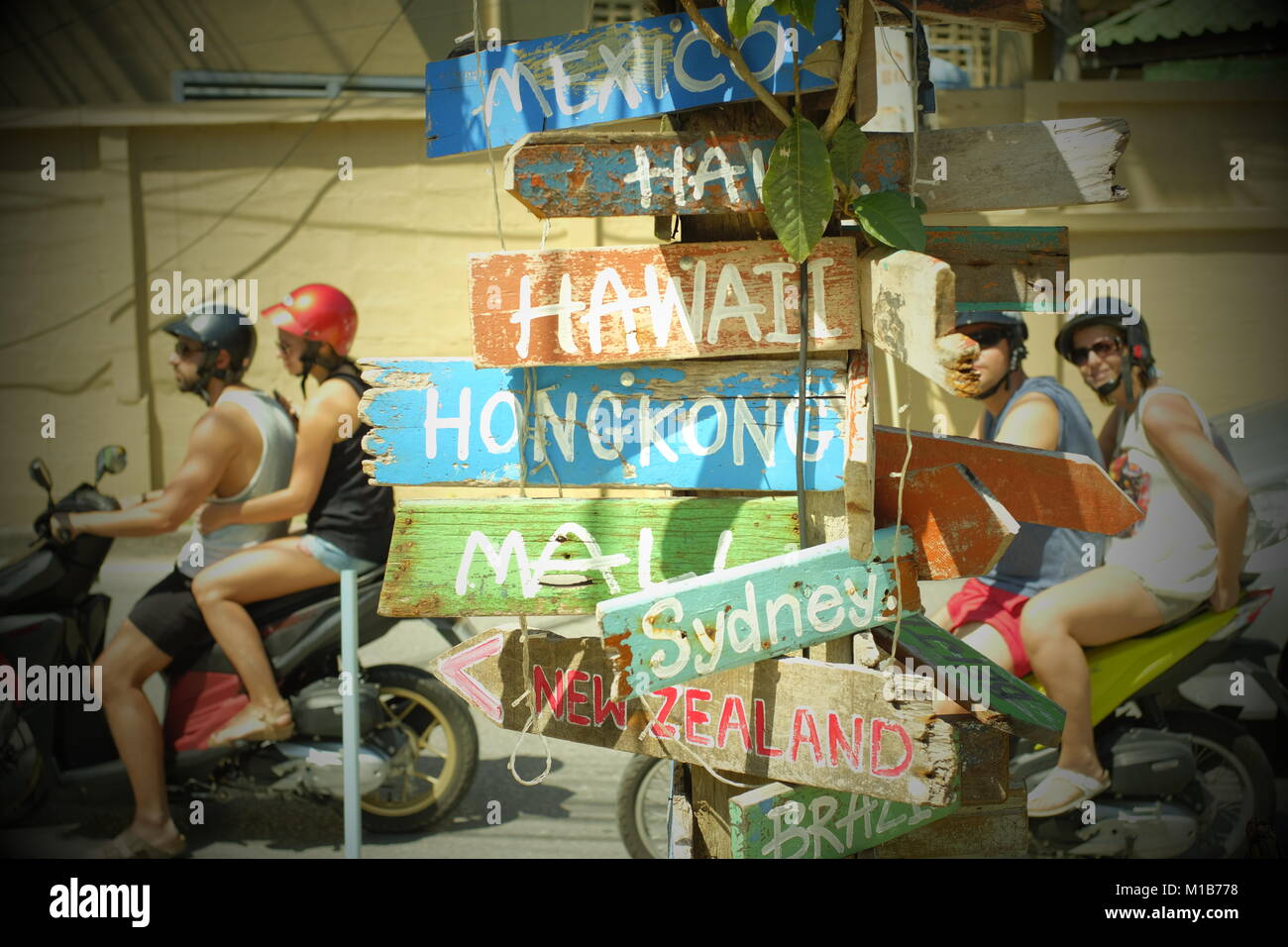 Touristen fahren Motorrad Vergangenheit eine Welt Reiseziele in der Post in Phuket, Thailand. 22-Jan-2018 Stockfoto