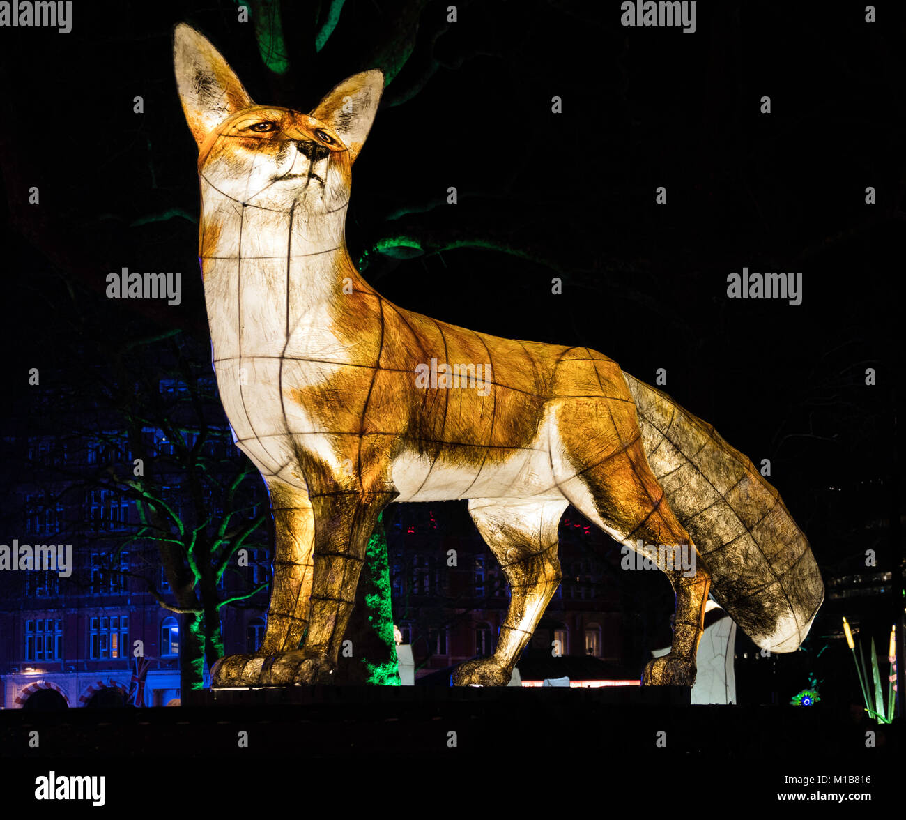 Fox, Teil des Nachtlebens von britischen Künstler Jo Pocock und die Laterne im Lumiere London Licht Festival in Leicester Square Gardens, London, UK, 2018 Stockfoto