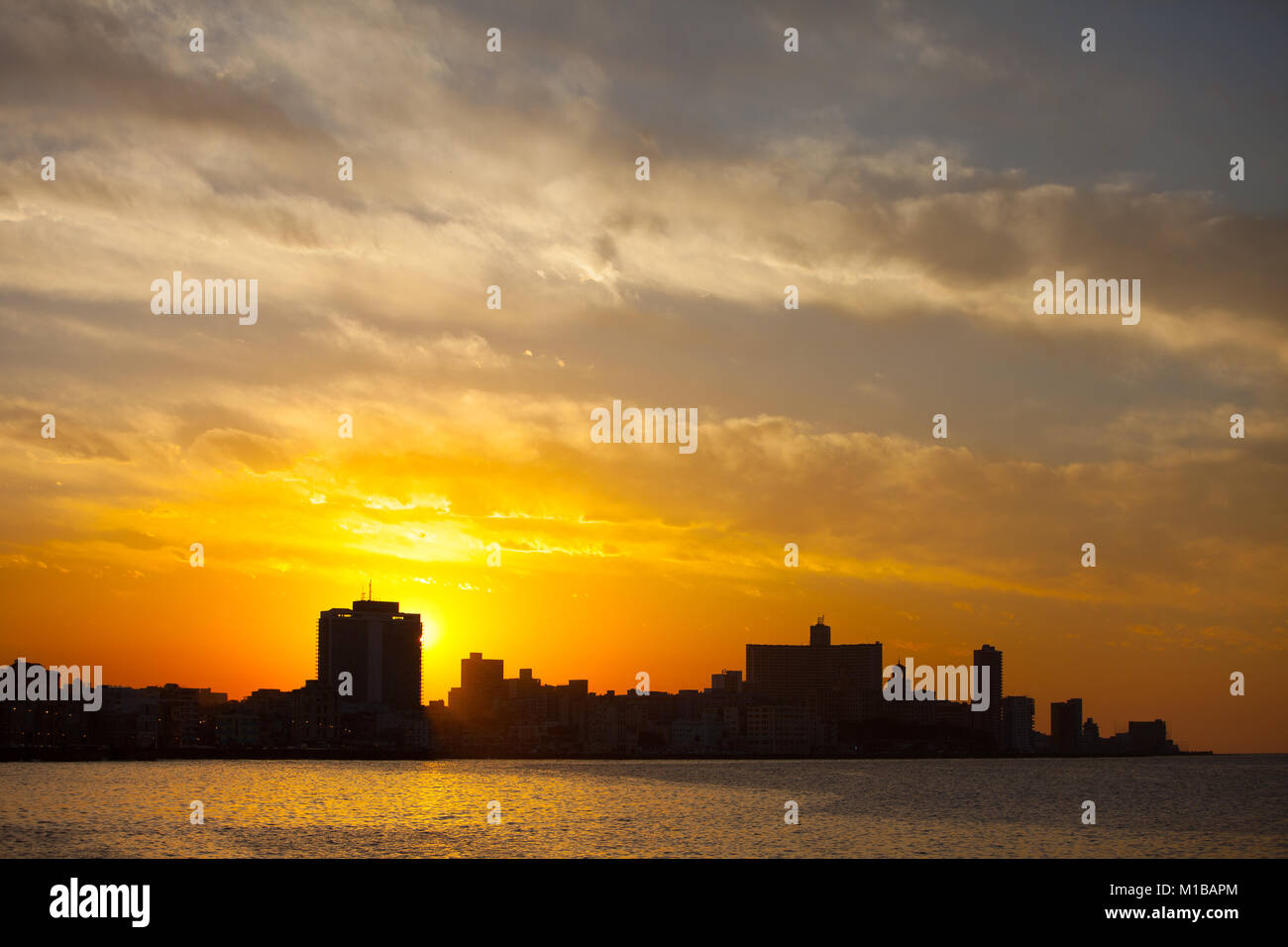 Malecon Sonnenuntergang Silhouette Stockfoto