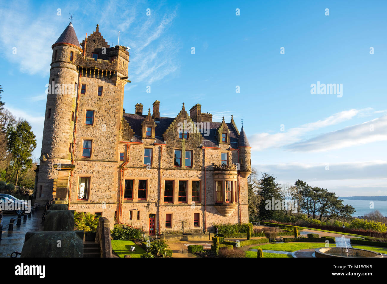 Belfast Castle. Touristische Attraktion an den Hängen des Cavehill Country Park in Belfast, Nordirland, Belfast City Council Stockfoto