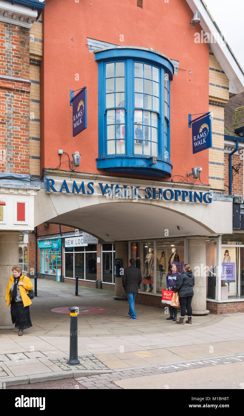 Rams Walk Shopping Mall, Einkaufszentrum, Shopping Arkade in Petersfield, Hampshire, England, UK. Stockfoto